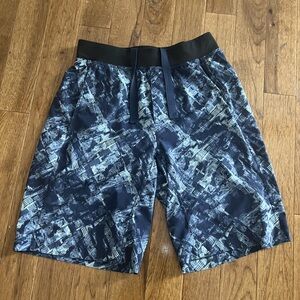 Lululemon Surge Shorts Mens M Blue City Skyscraper Print Stretch